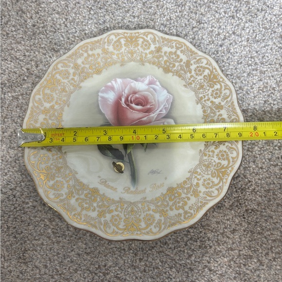 Princess Diana Radiant Rose Collector Plate with music box England - Picture 6 of 6